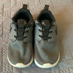 Gray/Black Nike Roshe Runs or Tanjun